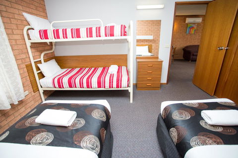 Blue Whale Motor Inn & Apartments - Accommodation VIC 14