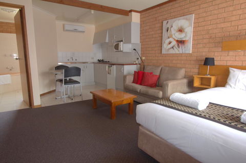 Blue Whale Motor Inn & Apartments - Accommodation VIC 20