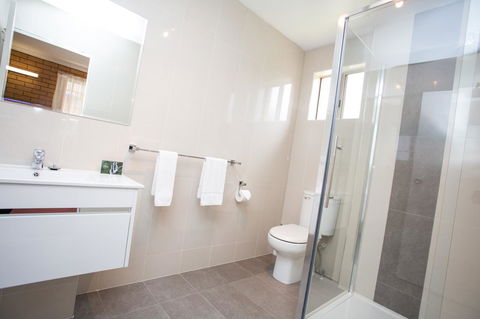 Blue Whale Motor Inn & Apartments - Accommodation VIC 7