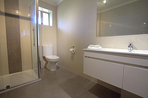 Blue Whale Motor Inn & Apartments - Accommodation VIC 32