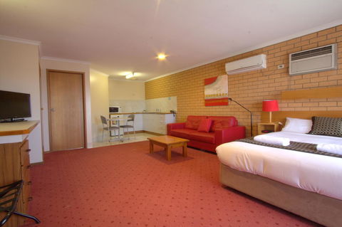 Blue Whale Motor Inn & Apartments - Accommodation VIC 17