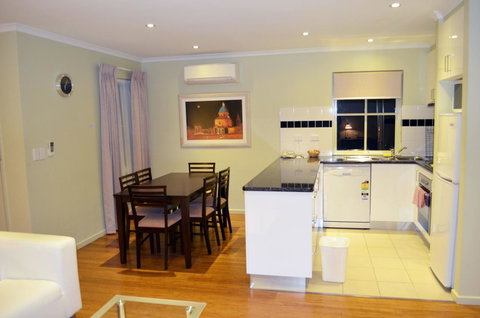 Buckingham Apartments - Accommodation VIC 13