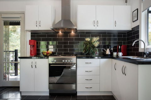 Cottage 4A - Accommodation VIC 3