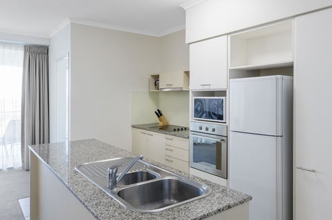 Ramada By Wyndham Marcoola Beach - Accommodation VIC 9