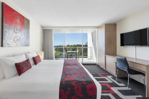 Ramada By Wyndham Marcoola Beach - Accommodation VIC 17