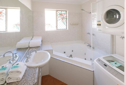 Rainbow Getaway Holiday Apartments - Accommodation VIC 31
