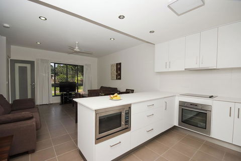 Woodville Beach Townhouse 6 - Accommodation VIC 4