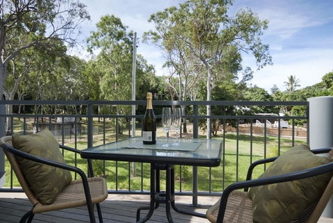 Woodville Beach Townhouse 6 - Accommodation VIC 10
