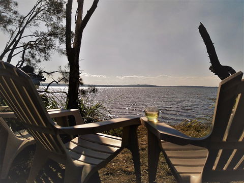 Lake Weyba Noosa Lodge & Kangaroos - Accommodation VIC 3