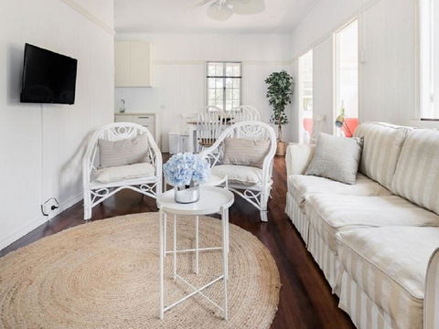 Lake Weyba Noosa Lodge & Kangaroos - Accommodation VIC 7