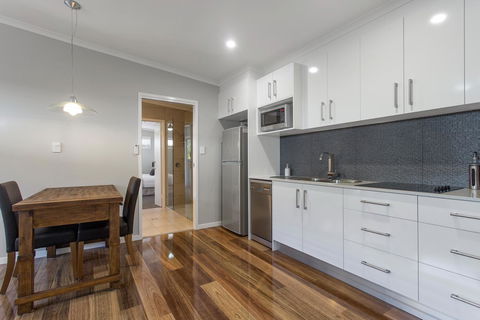 Pandanus Spa Cottage - Accommodation VIC 9