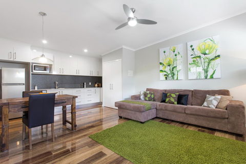 Pandanus Spa Cottage - Accommodation VIC 10