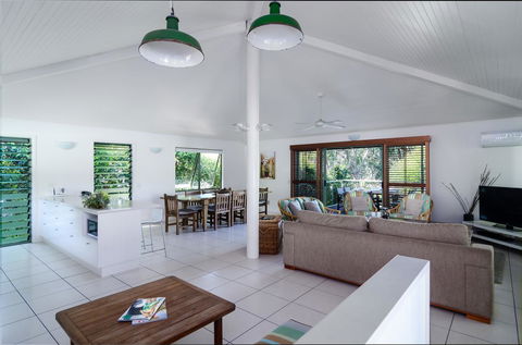 The Retreat Beach Houses - Accommodation VIC 1