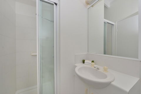 Seascape Holidays At Beachfront Terraces - Accommodation VIC 7