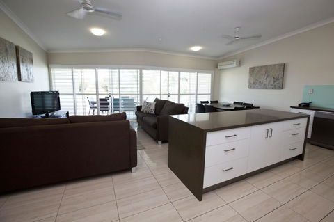 Mariners North Holiday Apartments - Accommodation VIC 28