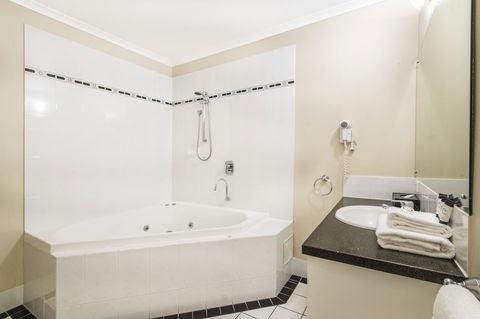 Regal Port Douglas - Accommodation VIC 9
