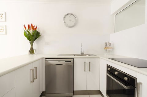 The White House Port Douglas - Accommodation VIC 10