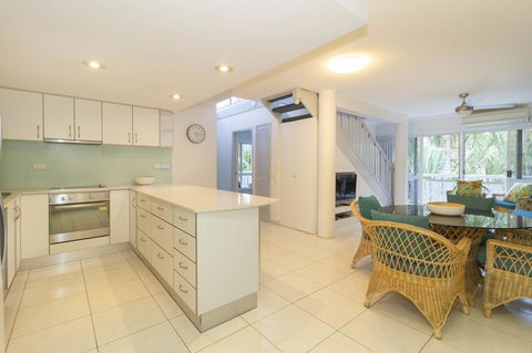 The White House Port Douglas - Accommodation VIC 23