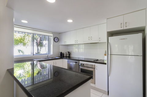 The White House Port Douglas - Accommodation VIC 38