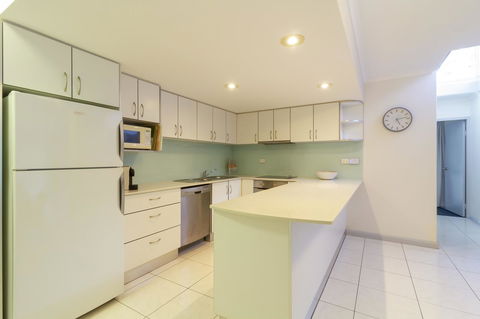 The White House Port Douglas - Accommodation VIC 22