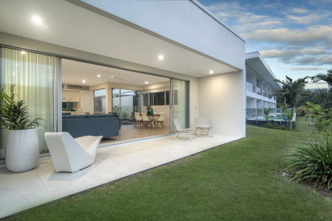 Pool Resort Port Douglas - Accommodation VIC 41