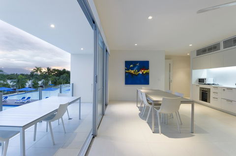 Pool Resort Port Douglas - Accommodation VIC 16