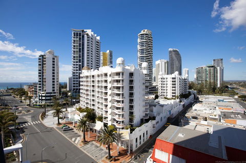 Qube Broadbeach - Accommodation VIC 10