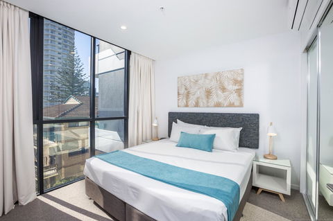 Boardwalk Burleigh Beach - Official - Accommodation VIC 37