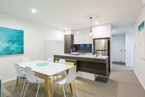 Boardwalk Burleigh Beach - Official - Accommodation VIC 8
