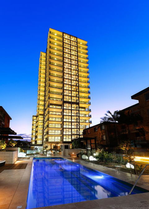 Boardwalk Burleigh Beach - Official - Accommodation VIC 7
