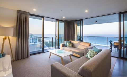 Boardwalk Burleigh Beach - Official - Accommodation VIC 6