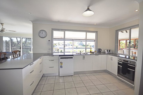 Bribie Island Canal Holiday Destination! - Accommodation VIC 5