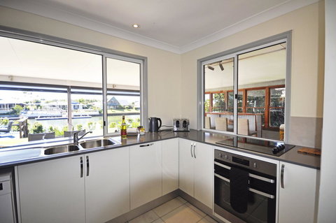 Bribie Island Canal Holiday Destination! - Accommodation VIC 4