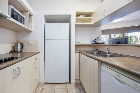 Tiki Hotel Apartments Surfers Paradise - Accommodation VIC 11