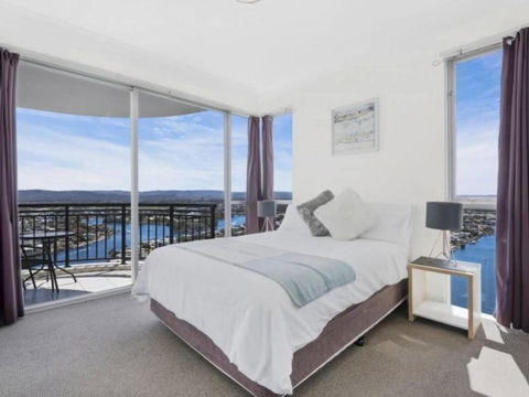 Beach Stay - Ocean & Riverview Resort Chevron Renaissance Central Surfers Paradise - Accommodation VIC 1