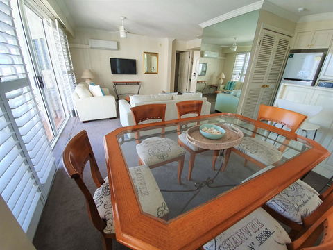Broadbeach Holiday Apartments - Accommodation VIC 15