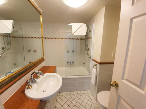 Broadbeach Holiday Apartments - Accommodation VIC 12