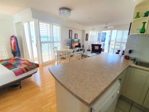 Broadbeach Holiday Apartments - Accommodation VIC 9