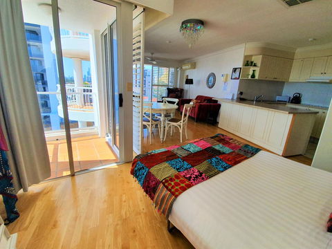 Broadbeach Holiday Apartments - Accommodation VIC 25