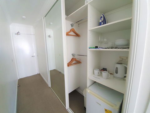 Broadbeach Holiday Apartments - Accommodation VIC 18
