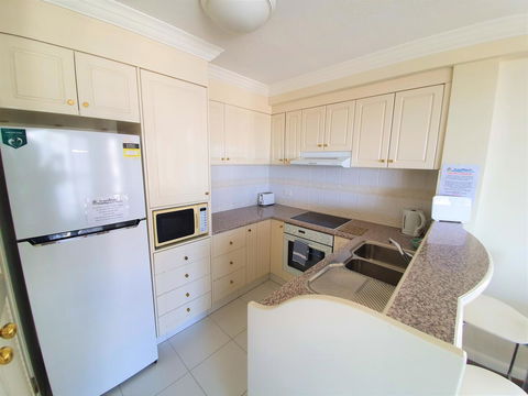 Broadbeach Holiday Apartments - Accommodation VIC 16