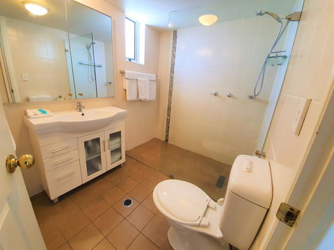 Broadbeach Holiday Apartments - Accommodation VIC 21