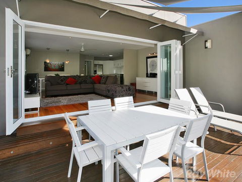 Beach House On Tradewinds Avenue - Accommodation VIC 2