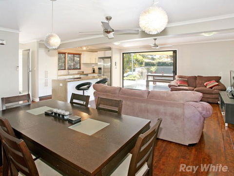 Beach House On Jones Parade, Central Coolum Beach - Accommodation VIC 6