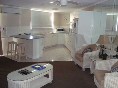 Grosvenor Beachfront Apartments Surfers Paradise - Accommodation VIC 14