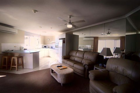 Grosvenor Beachfront Apartments Surfers Paradise - Accommodation VIC 9