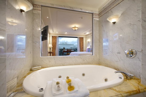 Imperial Hotel Gold Coast - Accommodation VIC 6