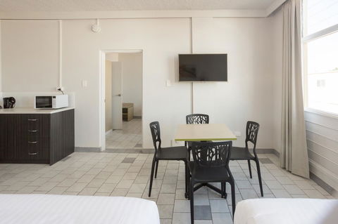Nightcap At Emerald Star Hotel - Accommodation VIC 29
