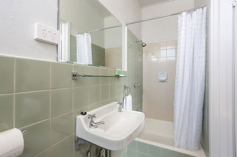 Nightcap At Emerald Star Hotel - Accommodation VIC 2