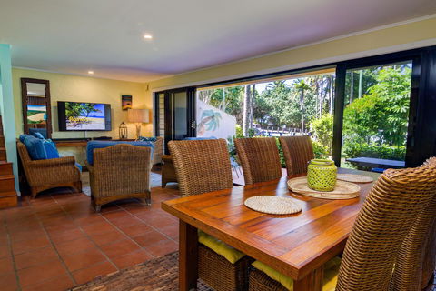 Number 2 On The Beach | Beautiful Beachfront Villa - Accommodation VIC 6